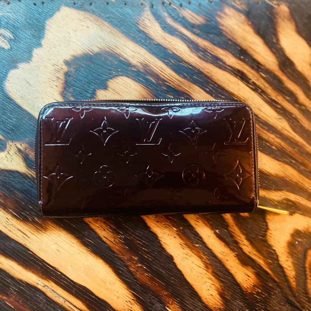 Authentic BEAUTIFUL Louis Vuitton Vernis Zippy Wallet w/ Dustbag